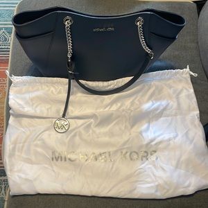 Brand New Michael Kors Jetset Large Chain tote in Navy with dust bag